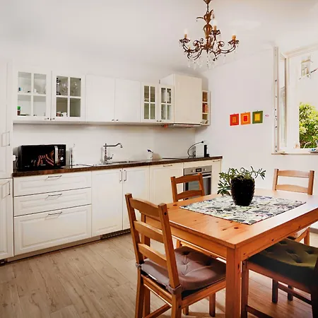 Happy Casa Apartment